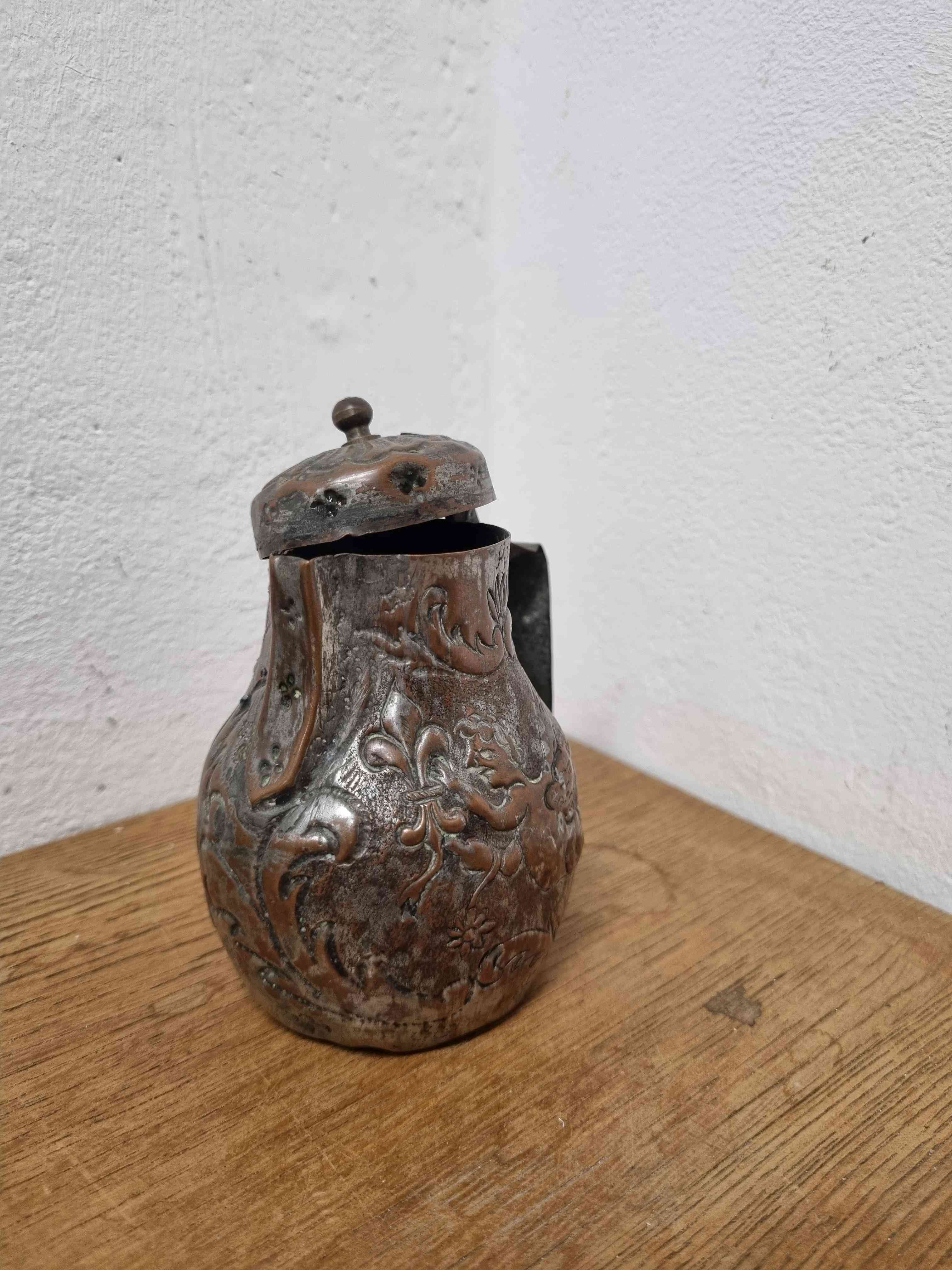 Kovový džbánek s reliéfem andělíčka – 11 cm - pohled 4