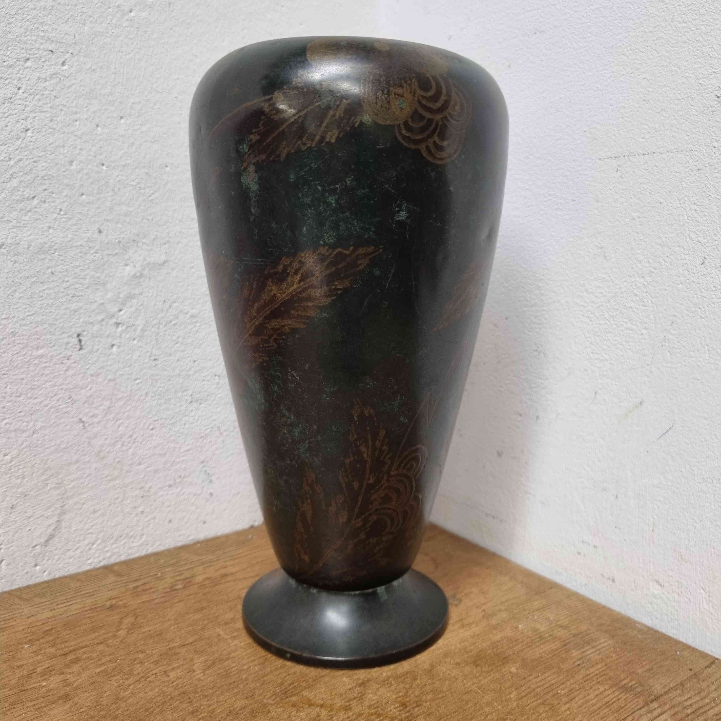 Kovová váza s leptaným florálním dekorem – Art Deco, WMF - pohled 2